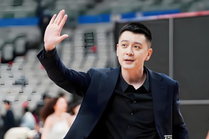杨鸣1个人离开辽宁队！在个人媒体发文，感慨万千